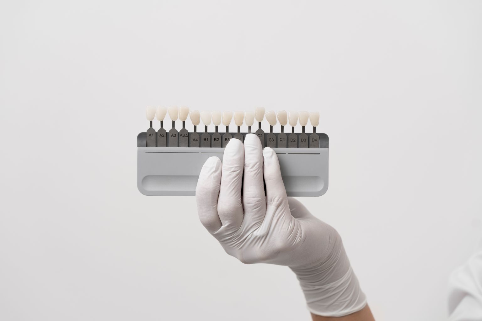 What to Expect During a Porcelain Veneers Procedure